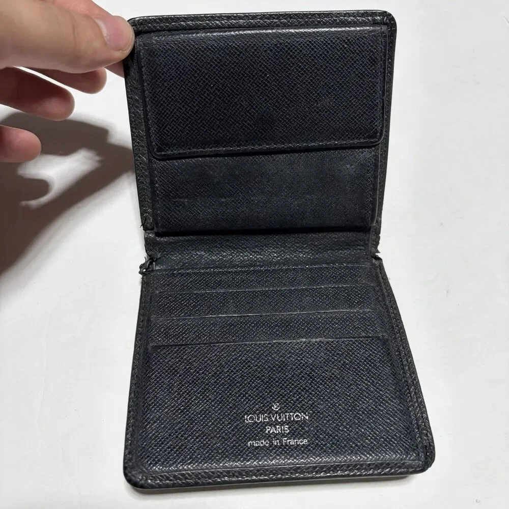Louis Vuitton Men’s Saffiano Leather Bifold Wallet Black